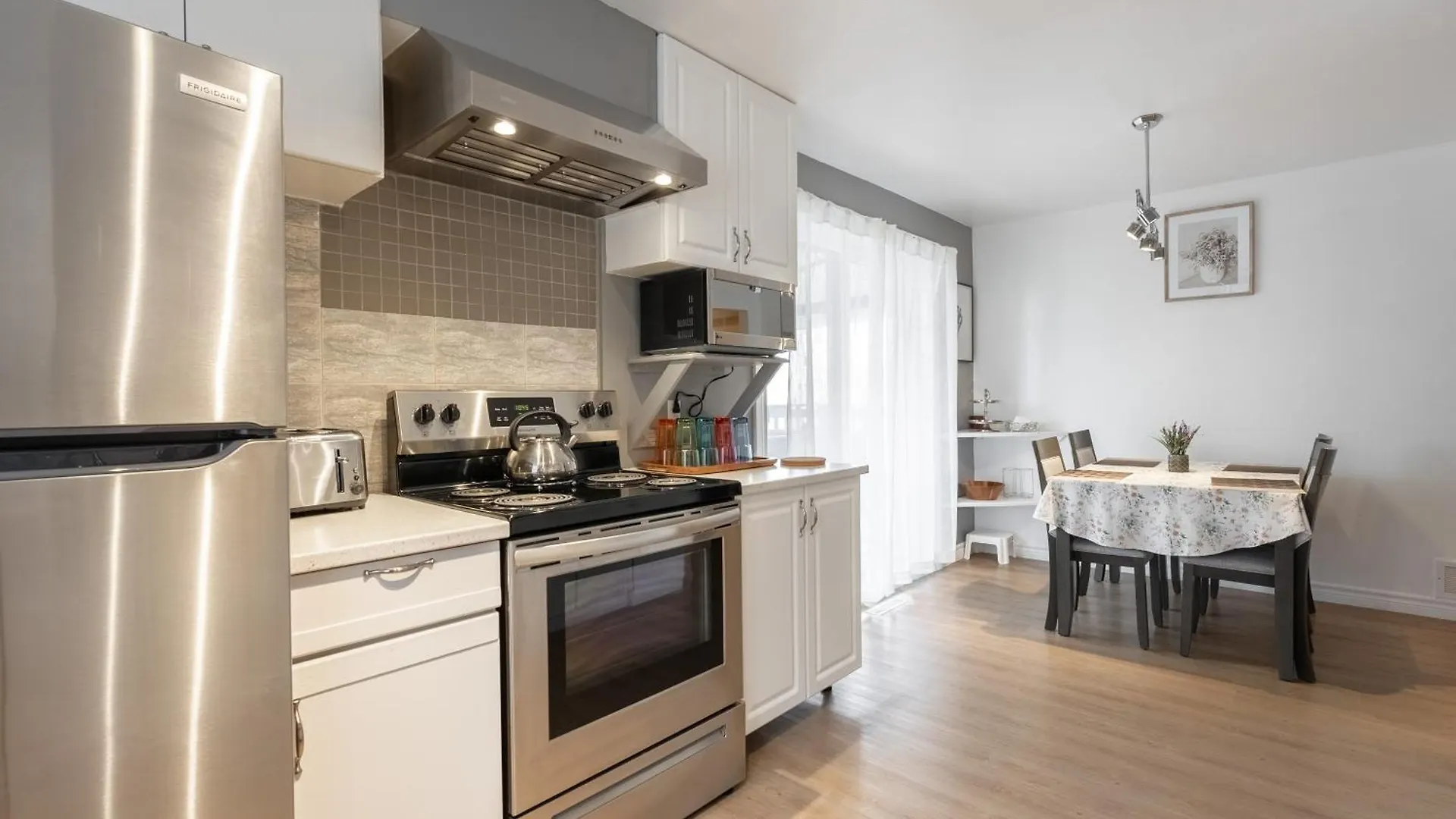 Apartment Comfortable Spacious House With Parking Brossard