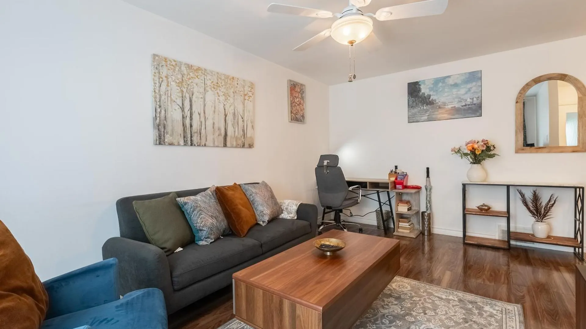 Comfortable Spacious House With Parking Brossard Canada