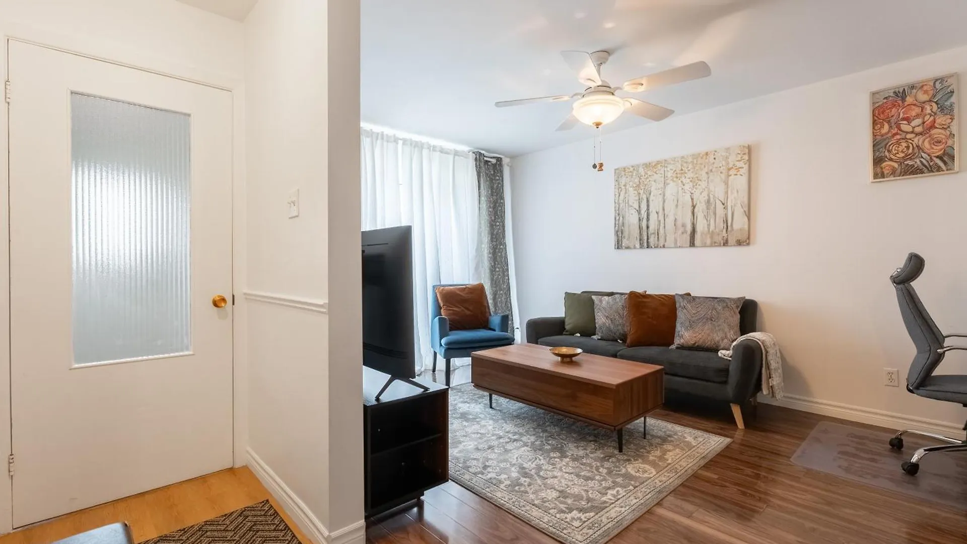 Comfortable Spacious House With Parking Brossard 0*,