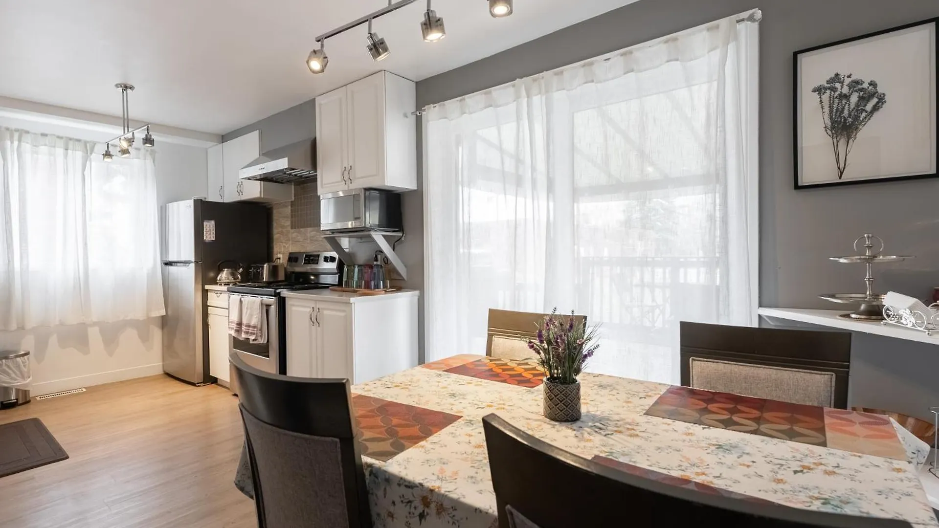 Apartment Comfortable Spacious House With Parking Brossard