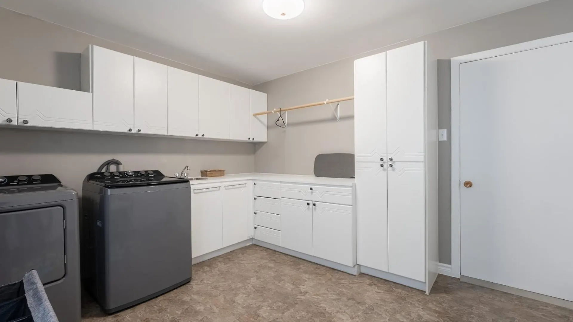 Apartment Comfortable Spacious House With Parking Brossard