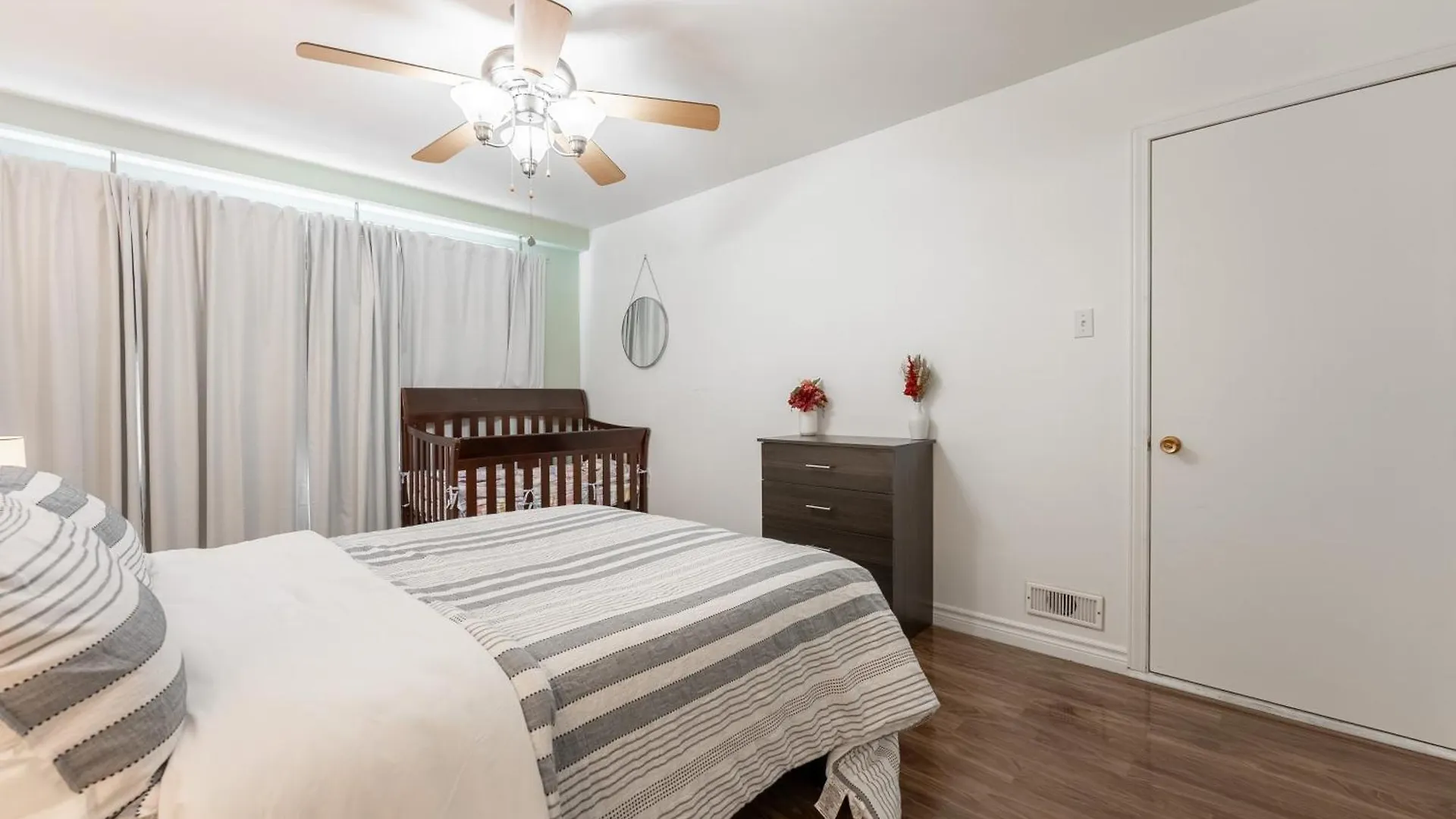 Comfortable Spacious House With Parking Brossard 0*,  Canada
