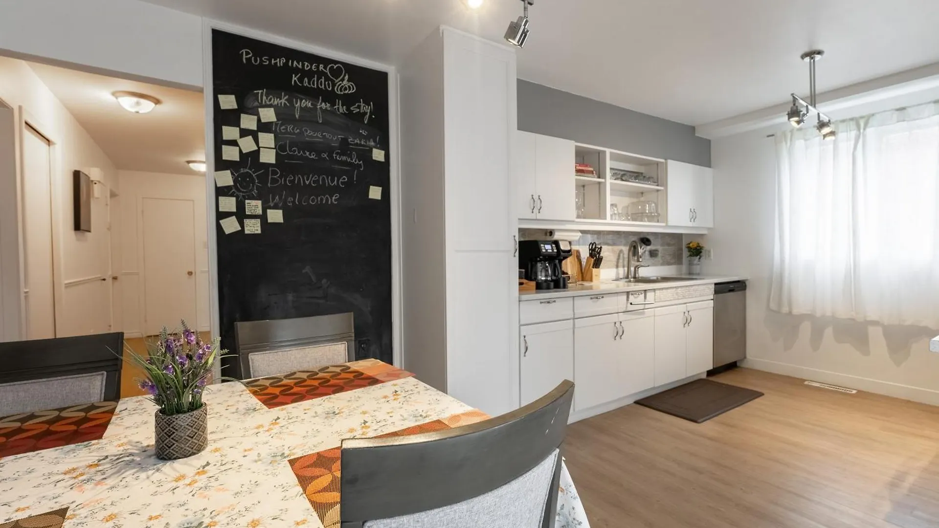 Apartment Comfortable Spacious House With Parking Brossard Canada